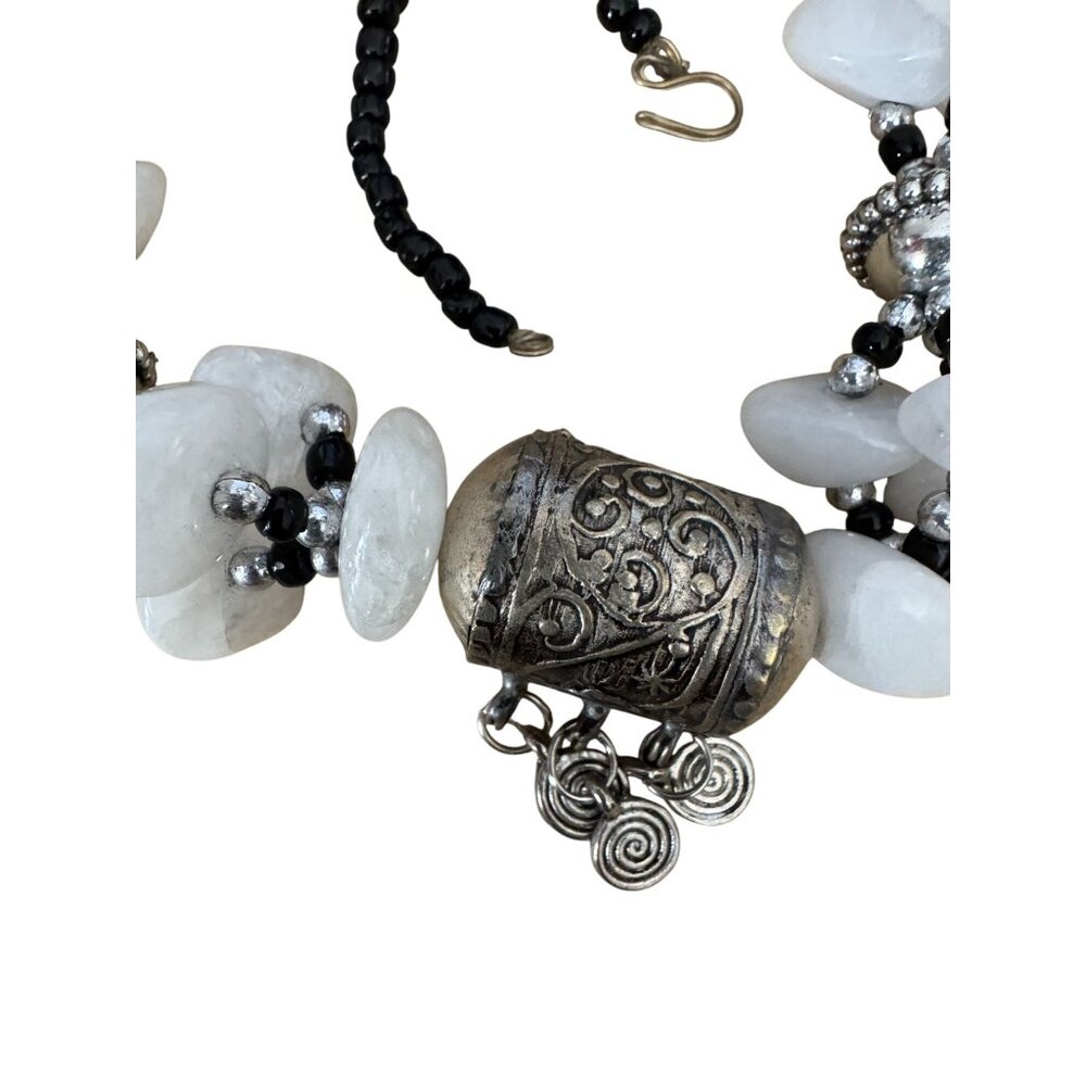 White Jade & Onyx Beaded Tibetan Necklace With Silver-Plated Pendant 21" - Picture 4 of 6